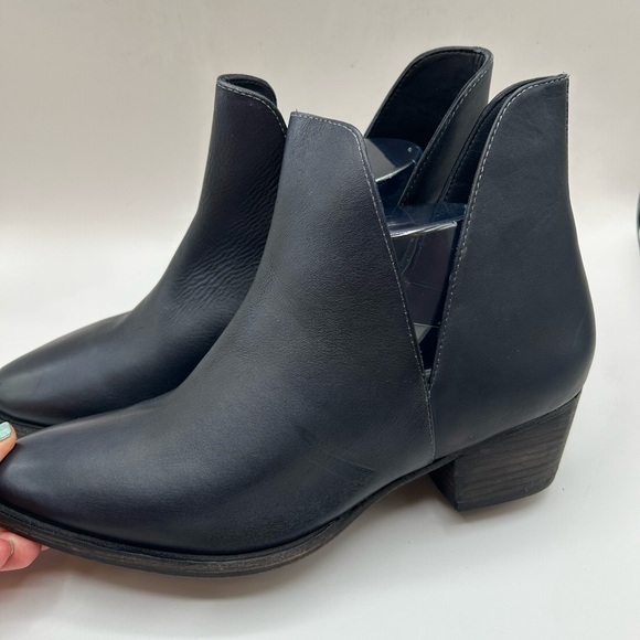 NEW Free People Charm Double V Ankle Bootie  Blue Leather Stacked Heel Size 39.5 - Picture 7 of 13